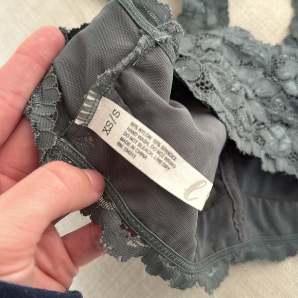 Gray lace bralette - Picture 3 of 3